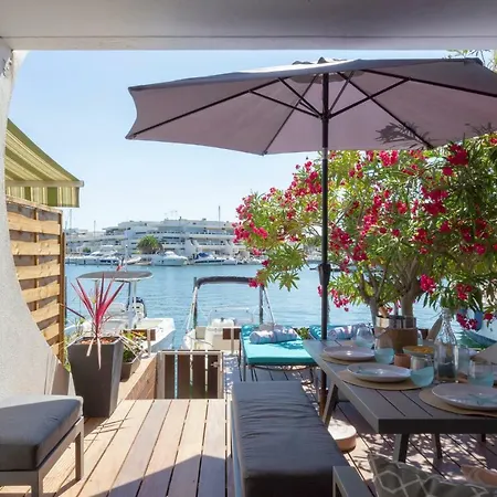 Superbe Marina Spacieuse En Face De La Plage!